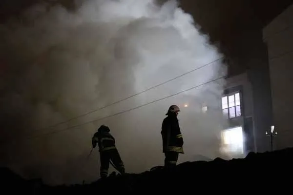 Son dakika: Kırklareli'nde metruk evde korkutan yangın: Binadakiler tahliye edildi-1
