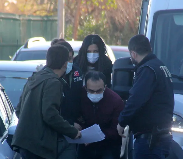 sansasyonel-eyleme-hazirlanirken-yakalanan-pkkliyi-turkiyeye-yollayan-sozde-prag-temsilcisi-cikti-1611402061915.jpg Sansasyonel eyleme hazırlanırken yakalanan PKK'lıyı Türkiye'ye yollayan sözde Prag temsilcisi çıktı-6