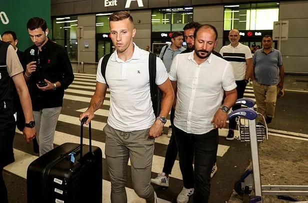 trabzonspor-mislav-orsic-transferini-resmen-acikadi-iste-sozlesme-detaylari-1688151748074.jpeg Trabzonspor Mislav Orsic transferini resmen açıkadı! İşte sözleşme detayları...-3