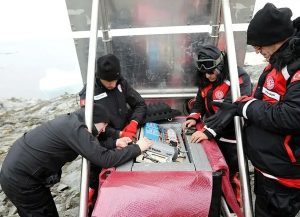 bakan-varank-duyurdu-ilki-antarktikaya-kuruldu-1582270644379.jpg Bakan Varank duyurdu: İlki Antarktika'ya kuruldu-1