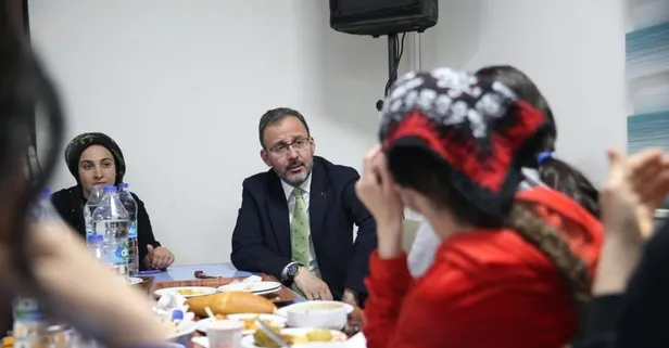 Gençlik ve Spor Bakanı Mehmet Muharrem Kasapoğlu Tunceli'de öğrencilerle iftar yaptı