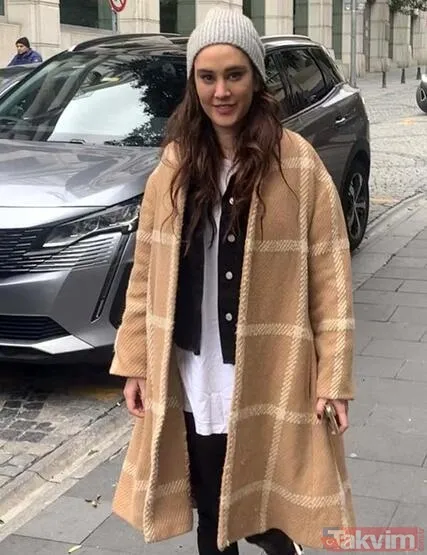 Tanımak artık imkansız! Çok Güzel Hareketler Bunlar'ın yıldızı Zeynep Koçak ortaya çıktı! Son halini gören inanamadı 'Bambaşka biri' - 18