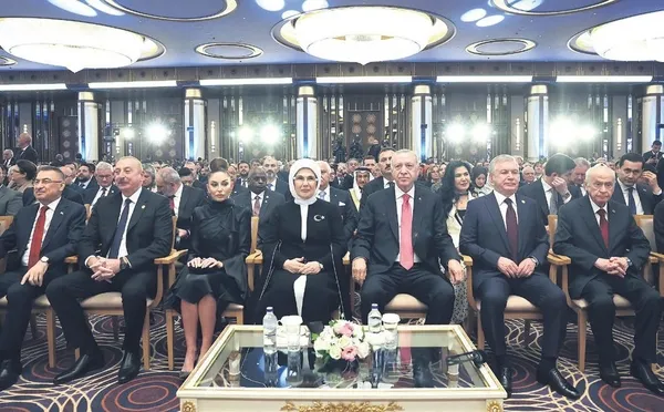 yuzyilin-yemini-baskan-erdogan-mazbatasini-aldi-goreve-basladi-1685825623060.jpeg