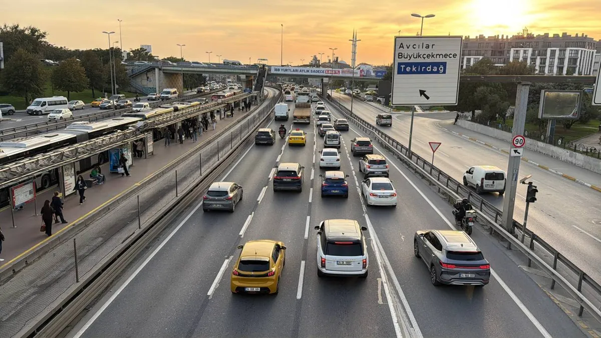 istanbulda-aksam-trafigi-tem-d-100-ve-koprulerde-yogunluk-nerede-toplandi-1792514071343.jpg Görsel: AA