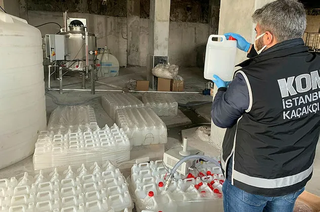 İstanbul'da 5 tonu aşkın etil alkol ele geçirildi!