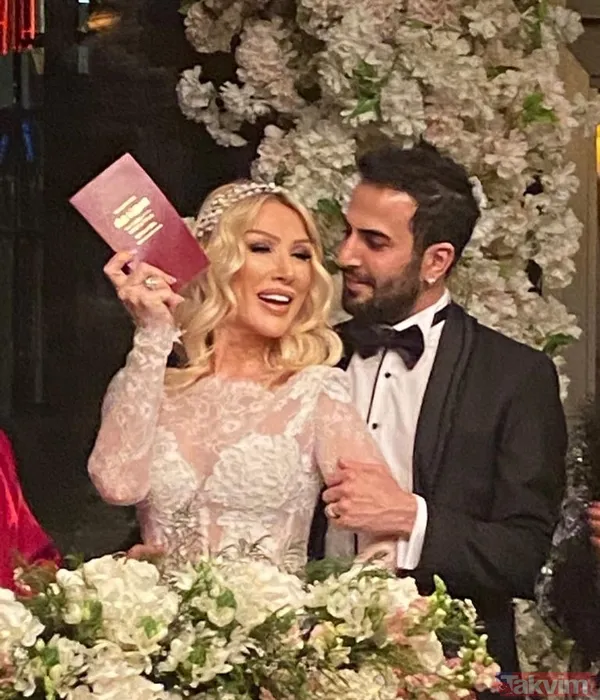 1990-1995 Yılları Arasında Evli Kaldığı Sinan Engin'den Oğulcan Engin Adında Bir Oğlu Olan Sayan, 2022 Yılında Müzisyen Çağlar Ökten İle Nikah Masasına Oturarak...