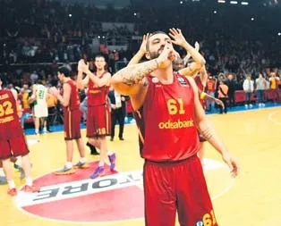 Aslan Kafkaf’ı dağıttı son sekize kaldı!