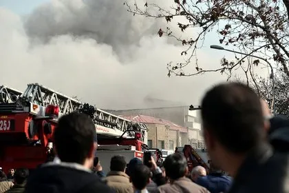 İran’da 17 katlı iş yeri çöktü!