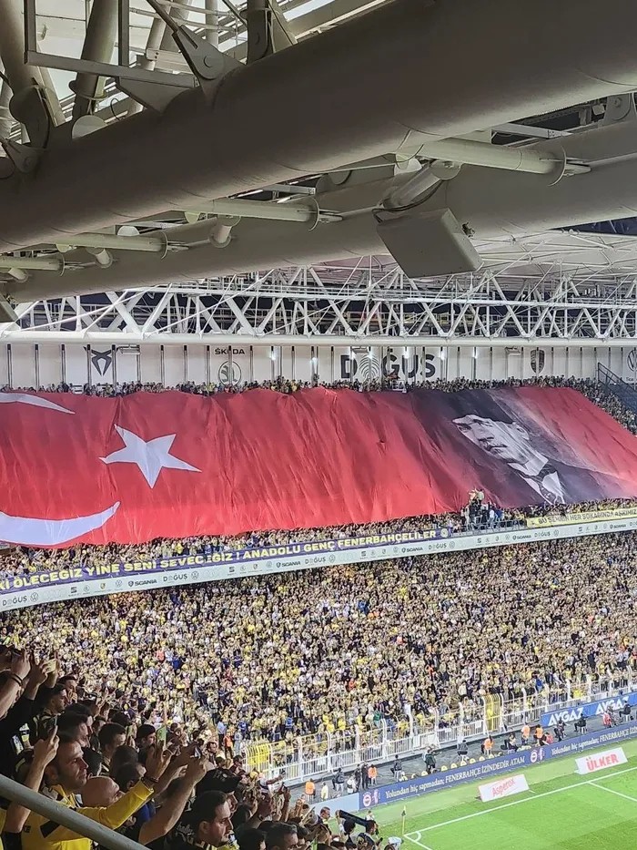 Meteoroloji uyarmıştı: Kadıköy'de Fırtına! Seri Trabzon'la karşılaşana kadar sürdü-12