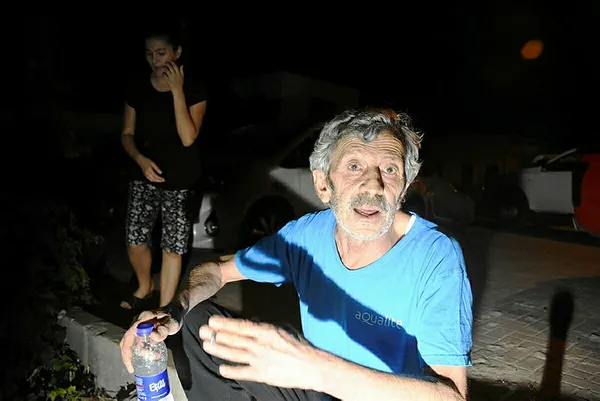 chpnin-kalesi-bodrumda-isale-hattinda-patlama-evini-su-basan-tesisatciyi-komsulari-kurtarmis-1602086073721.jpg CHP'nin kalesi Bodrum'da isale hattında patlama: Evini su basan tesisatçıyı komşuları kurtardı, halk feveran etti-10