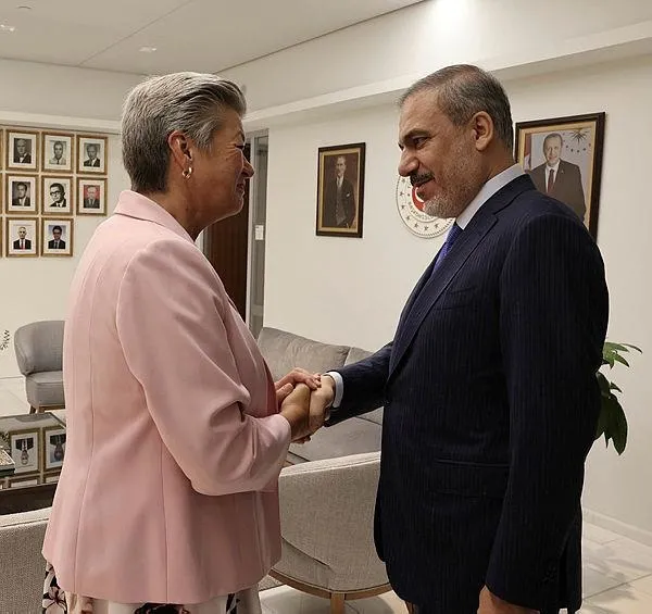 disisleri-bakani-hakan-fidan-ab-komisyonunun-icislerinden-sorumlu-uyesi-ylva-johansson-ile-gorustu-1695249653350.jpeg Dışişleri Bakanı Hakan Fidan, AB Komisyonunun İçişlerinden Sorumlu Üyesi Ylva Johansson ile görüştü-2