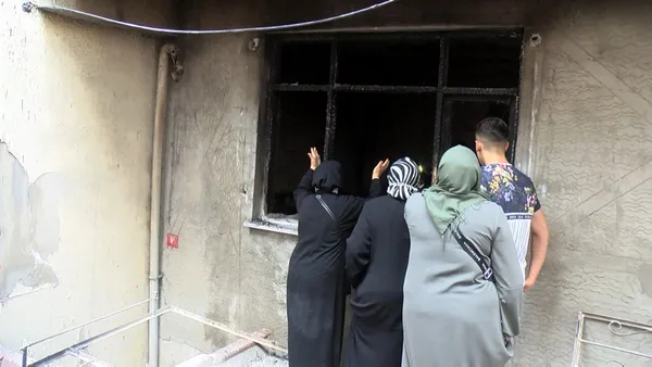 yanginda-mahsur-kalanlar-kamyonetle-iste-boyle-kurtardi-1651238997934.jpg Yangında mahsur kalanlar kamyonetle işte böyle kurtardı-4