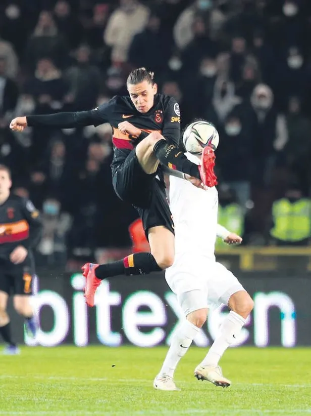 super-4lu-sahne-aliyor-firtina-galatasaray-derbisine-1642806113566.jpeg Süper 4'lü sahne alıyor! Fırtına Galatasaray derbisine hücum hattında 4 yıldızıyla sahne alacak-8