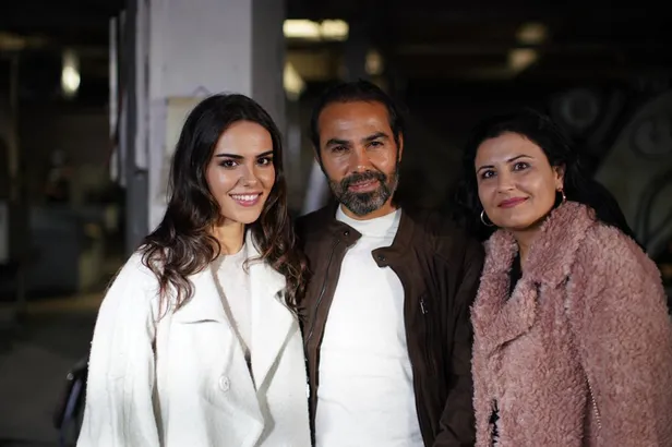 Kimse Bilmez dizisinin setinde Özgü Kaya'nın duygu dolu anları (Kimse Bilmez 17.yeni bölüm fragmanı)-2