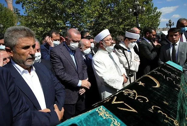 Milli Görüş Hareketi'nin liderlerinden Oğuzhan Asiltürk, Başkan Erdoğan'ın katıldığı cenaze töreniyle son yolculuğuna uğurlandı-2