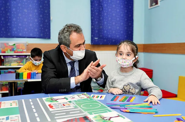 Milli Eğitim Bakanı Mahmut Özer: Veliler yardımcı kitapları hiçbir şekilde parayla almayacak
