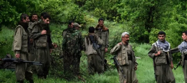 Türk bayraklı tişörtlerle tünel kazıyorlar!