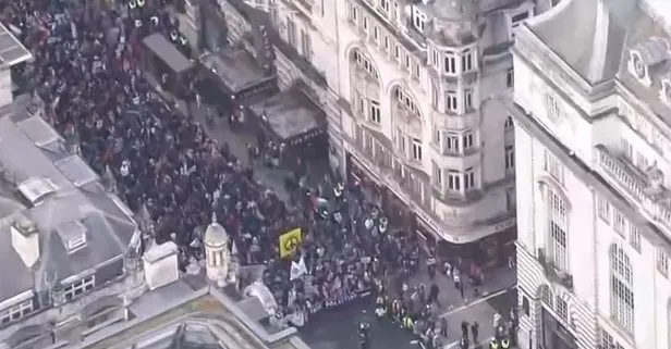 İsrail’in katliamına Londra’da tepki! Binlerce kişi sokaklara çıktı