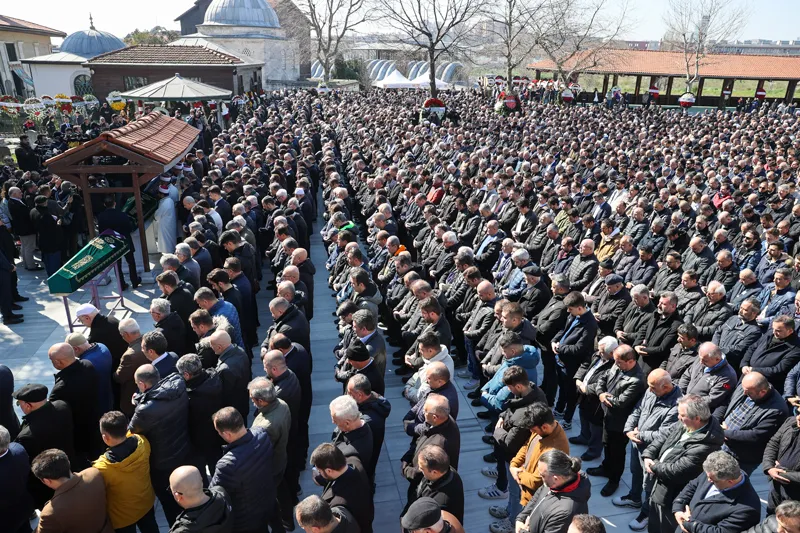 Son dakika: Ticaret Bakanı Ömer Bolat'ın babası Şevki Bolat son yolculuğuna uğurlandı-3