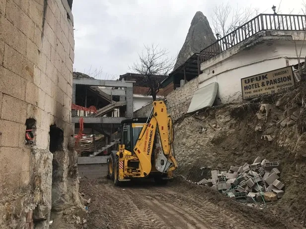 Kapadokya Peri bacalarındaki otel inşaatında yıkım başladı-2