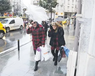 Şemsiye elinde kaldı