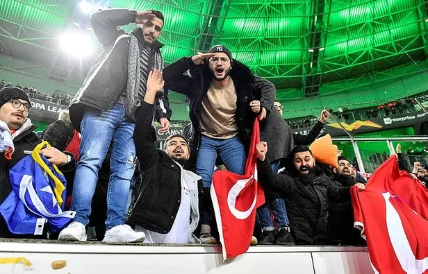 Medipol Başakşehir muhteşem geri dönüşle turladı! Mönchengladbach 1-2 Başakşehir (MAÇ SONUCU)-3