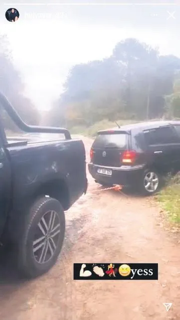 1637779114968.jpeg Hülya Avşar'dan vatandaşa yardım eli! Lüks aracıyla çekicilik yaptı-2