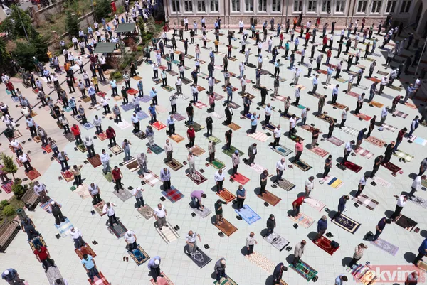 Koronavirüs sonrası ilk cuma namazı! Türkiye'nin dört bir yanından görüntüler geldi - 41