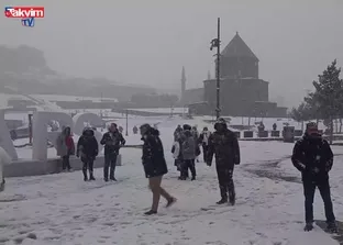 Kars’ta yoğun kar yağışı