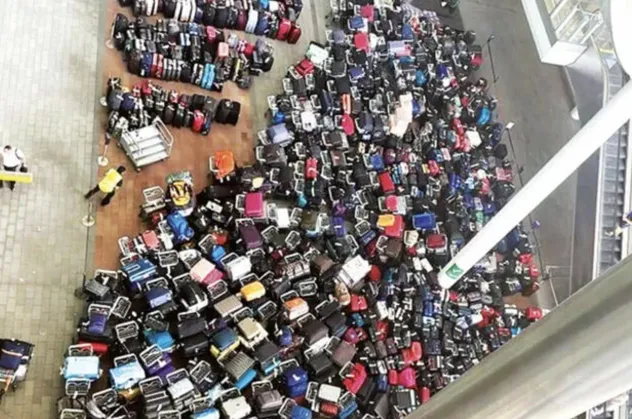 Avrupa'daki havalimanlarında kaos! Çalışacak personel yok bavullar ortada kaldı