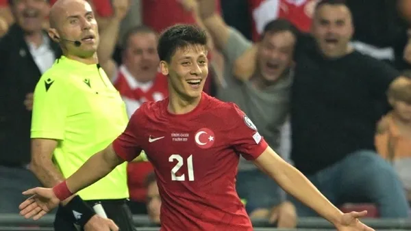 avrupa-basinindan-18lik-yildizimiz-arda-guler-icin-ovgu-dolu-sozler-mucevher-bebek-1687297734748.jpeg Avrupa basınından 18'lik yıldızımız Arda Güler için övgü dolu sözler: Mücevher bebek!-4