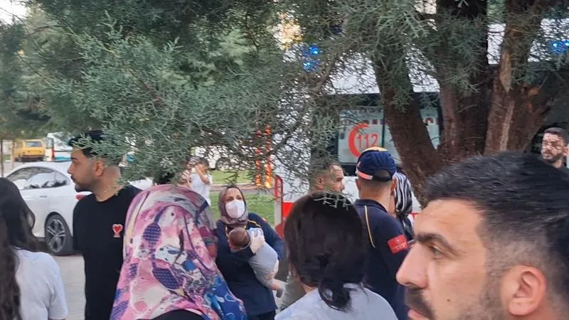 Diyarbakır'da 13 katlı apartmanda yangın paniği (DHA)