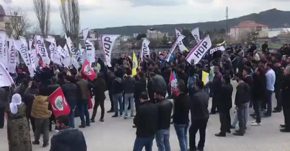 HDP’ye Diyarbakır 'da soğuk duş! Boş meydana konuştular...