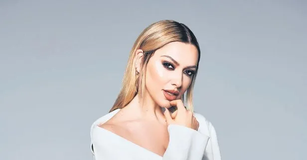 Hadise ile Mehmet Dinçerler evlilik yolunda! Pırlanta yüzükle poz verdi olay oldu