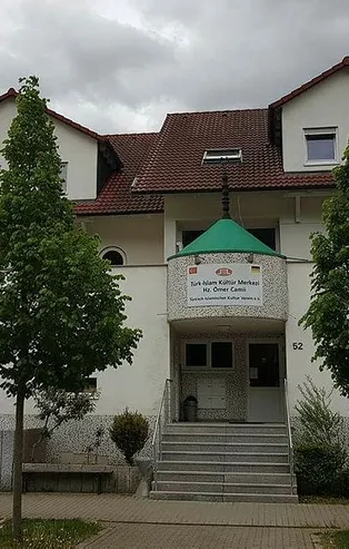 Almanya'da camiye ırkçı saldırı! İslamofobik yazılar...