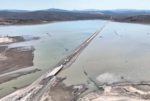 Çeşme’nin dibi göründü