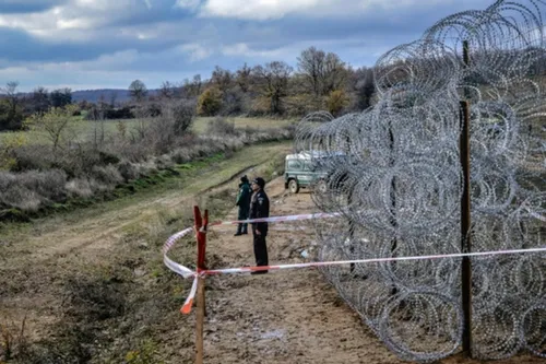Macaristan sınırlarına elektrikli tel!-1