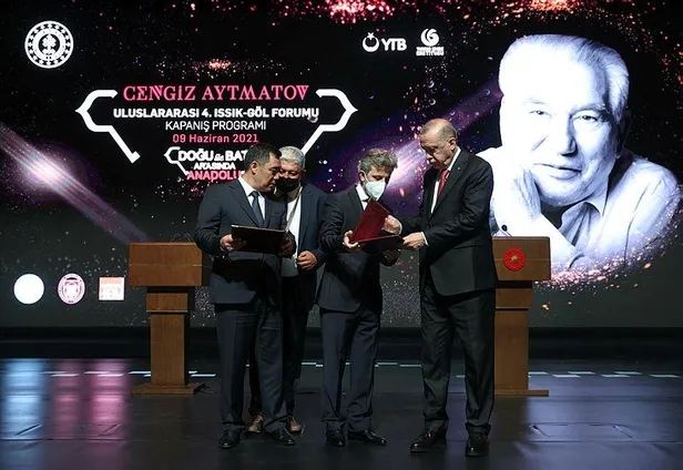 Son dakika: Başkan Erdoğan: "Fikir adamlarımız yeniden yükseliş için bize yol gösteriyor"-7