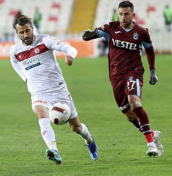 1701121762548.jpeg Fırtına Sivasspor karşısında 1 puanı kaptı! 39’da Pepe şık vurdu. 45+1'de Onuachu dengeledi 67'de Manaj ve 76'da Trezeguet skoru belirledi-4