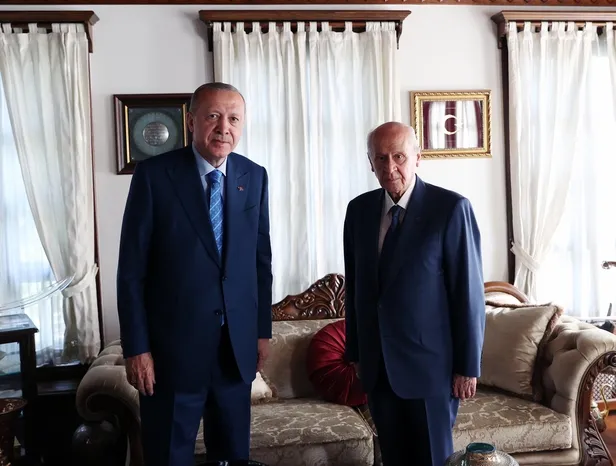 son-dakika-baskan-erdogandan-mhp-genel-baskani-devlet-bahceliye-surpriz-ziyaret-1628090691180.jpg Son dakika: Başkan Erdoğan'dan MHP Genel Başkanı Devlet Bahçeli'ye sürpriz ziyaret-2