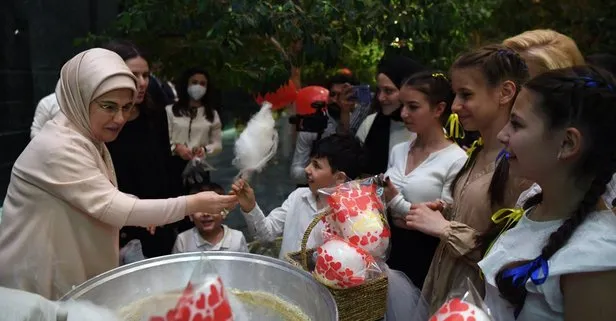 Emine Erdoğan savaş mağduru Ukraynalı ve Kırım Tatar çocuklarla iftar yaptı: Türkiye’nin yardım eli tüm ülkelere uzanıyor