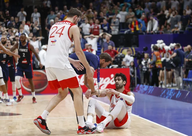 dev-husranhusran-1662848279857.jpg A Milli basketbol takımımız Avrupa Şampiyonası’na veda etti!-3