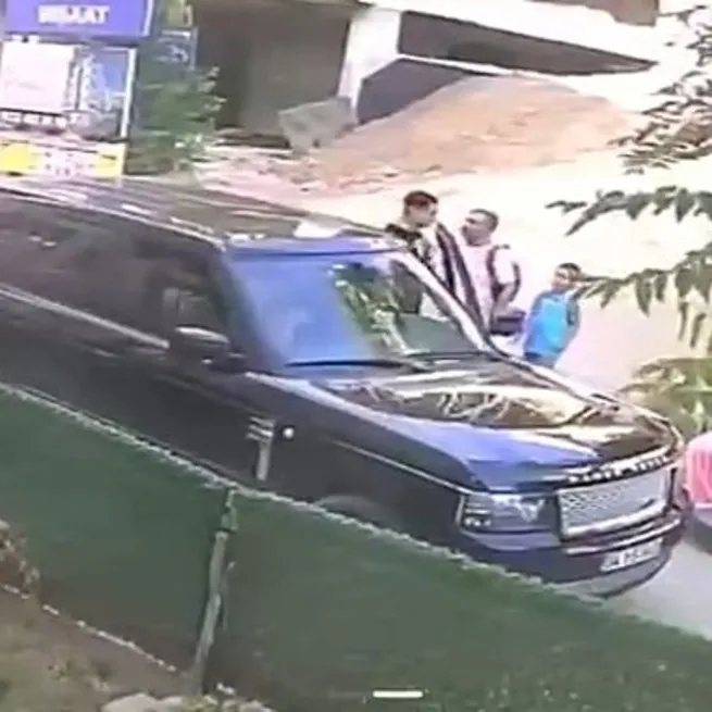 Çocuklarının yanında babaya tokat atan magandanın işyeri kurşunlandı