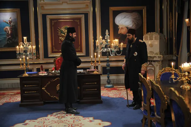 kilic-kinindan-cikti-payitaht-abdulhamid-133-bolum-fragmani-mudahil-olanlar-tek-tek-avlaniyor-1609532817650.jpg Kılıç kınından çıktı! Payitaht Abdülhamid 133. bölüm fragmanı: Müdahil olanlar tek tek avlanıyor!-10