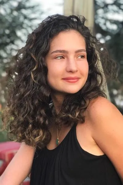 kardeslerimin-kivircik-sacli-guzeliydi-ayriligi-sezon-finalinde-ifsa-oldu-hoscakal-prenses-sonu-kadirinkine-be-1654693690450.jpg Ayrılığı sezon finalinde ifşa oldu! 'Hoşçakal prenses' Sonu Kadir'inkine benzedi! Kardeşlerim'in kıvırcık saçlı güzeliydi!-3