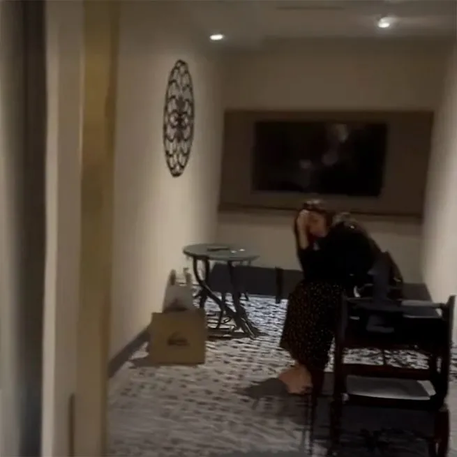 chpli-ozkan-yalim-otelde-gozaltina-alindi-telefon-sevgilisinin-ic-camasirindan-cikti-1774604159267.jpeg CHP’li Özkan Yalım'ın gözaltı görüntüleri: Telefon sevgilisinin iç çamaşırından çıktı-3