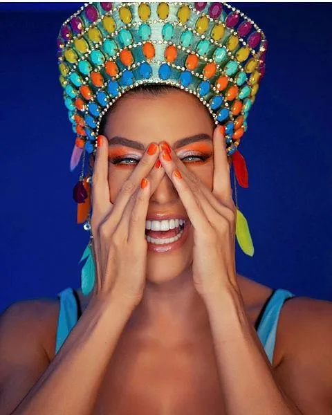 Virüs Deniz Akkaya'nın ciğerlerine indi: Deniz Akkaya'nın tasarım maskeleri işe yaramadı-16