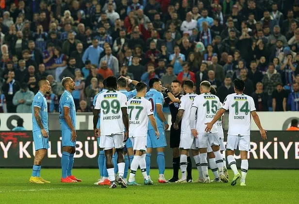 el-isyani-konyaspornin-2-golu-ile-trabzonsporun-iptal-edilen-penaltisi-tartisildi-1667781159276.jpeg El isyanı! Konyaspor’un 2. golü ile Trabzonspor’un iptal edilen penaltısı tartışıldı-3