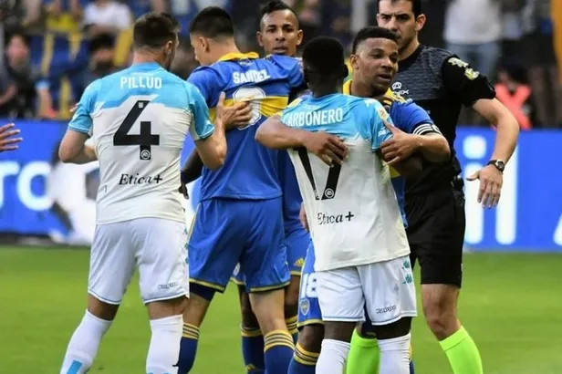 arjantinde-olayli-final-boca-juniors-racing-club-macinda-11-kirmizi-kart-cikti-1667807532893.jpeg Arjantin'de olaylı final! Boca Juniors - Racing Club maçında 11 kırmızı kart çıktı-2