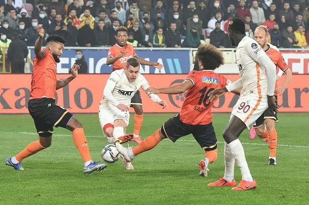 Avrupa'da kükreyen Aslan ligde sessiz olmaya devam ediyor! Yeni Malatya engelini aşamadı